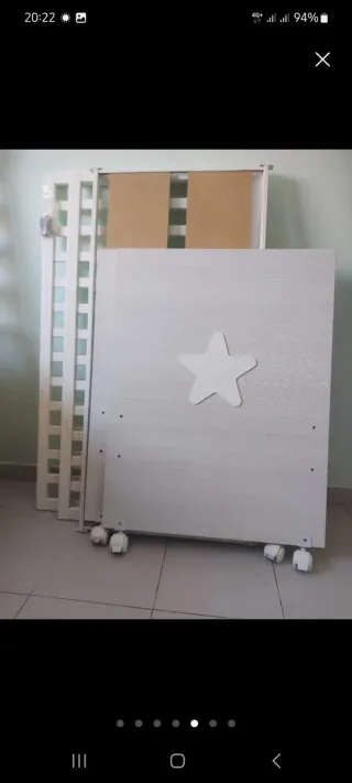 Cuna de bebé con ruedas y estrella