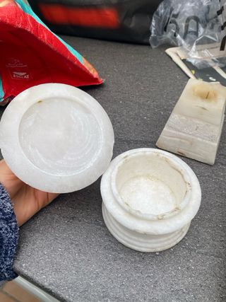 Set di pezzi decorativi in alabastro