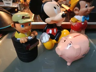 Lote hucha Vintage: Mickey,  Pinocho, publicidad