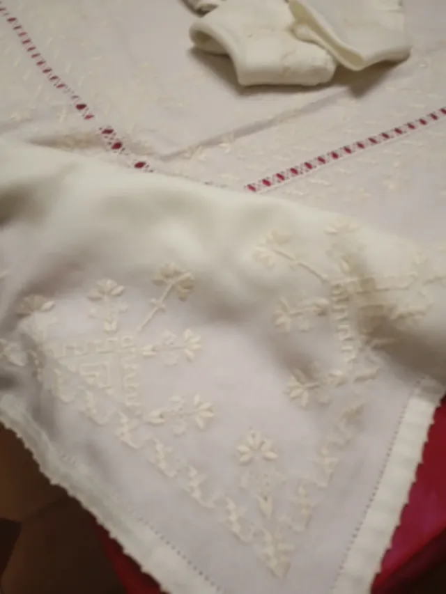 Mantelería bordada a mano Lagartera 24 servilletas