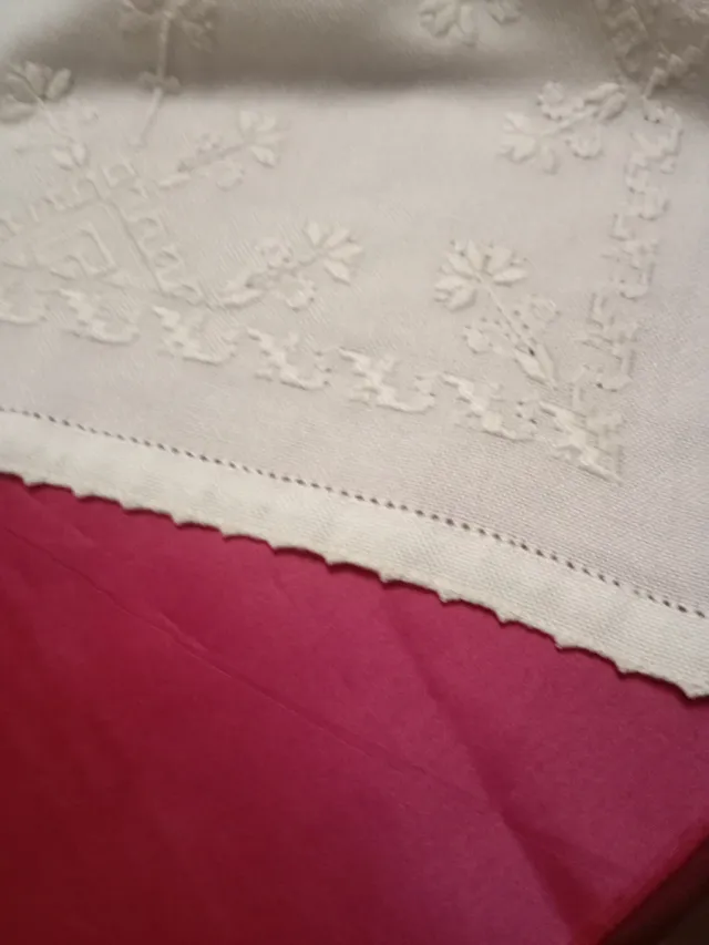 Mantelería bordada a mano Lagartera 24 servilletas