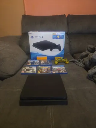 Console PS4 + 5 Giochi + Controller