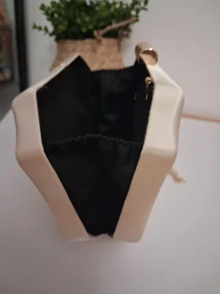 Bolso de fiesta clutch beige y dorado