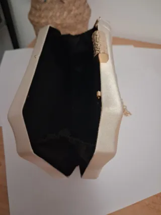 Bolso de fiesta clutch beige y dorado