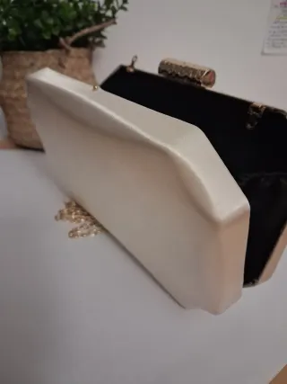Bolso de fiesta clutch beige y dorado