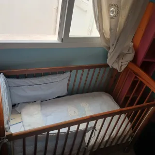 Cuna de madera para bebé