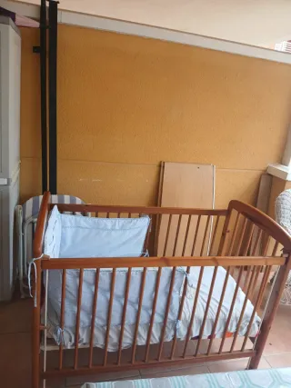 Cuna de madera para bebé