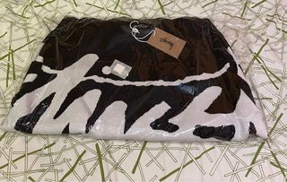 Jersey Stussy NUEVO (negro y blanco) talla M.