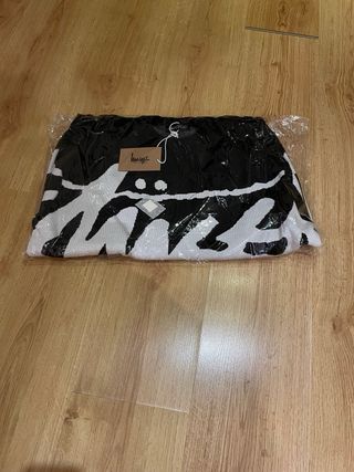 Jersey Stussy NUEVO (negro y blanco) talla M.