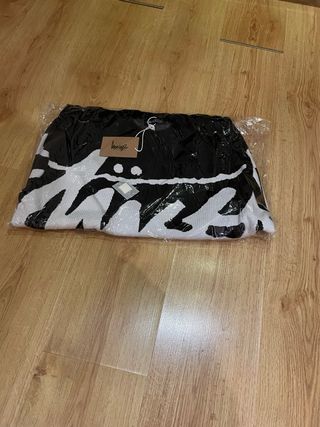 Jersey Stussy NUEVO (negro y blanco) talla M.