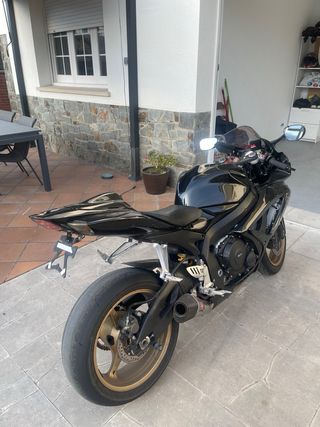 Suzuki GSXR 750 K7 preparada Circuito 22.000 km