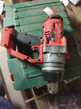 Pistola Llave Impacto M18 Milwaukee para camiones