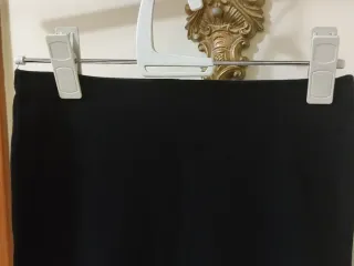 Minifalda negra recta Divided Talla 34