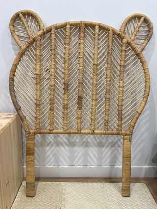 Cabecero de ratán infantil