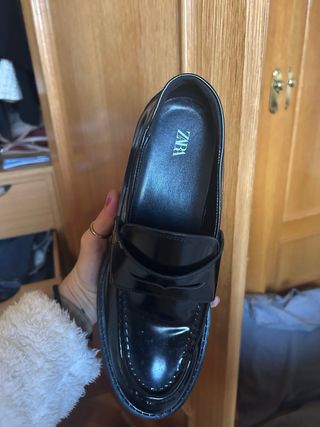 Mocasines Zara charol negros talla 38