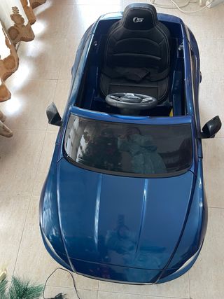 Coche eléctrico infantil azul