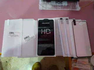 Cristalli temperati e custodie per VIVO Y33s/Y21s