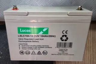 Bateria AGM 104 A. Habitáculo autocaravana