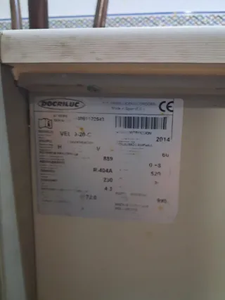 Vitrina refrigerada 2m con bodega 3 puertas