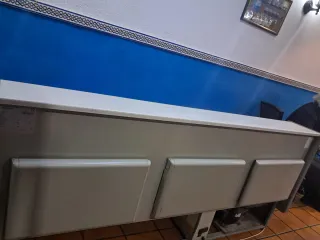 Vitrina refrigerada 2m con bodega 3 puertas