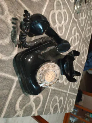 Teléfono antiguo baquelita negro