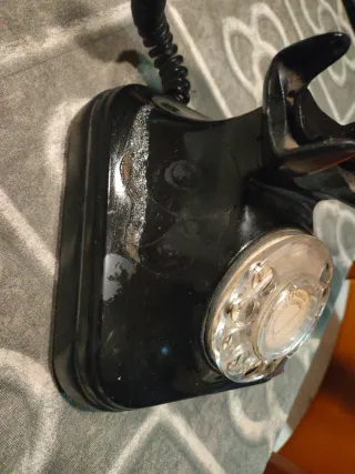 Teléfono antiguo baquelita negro