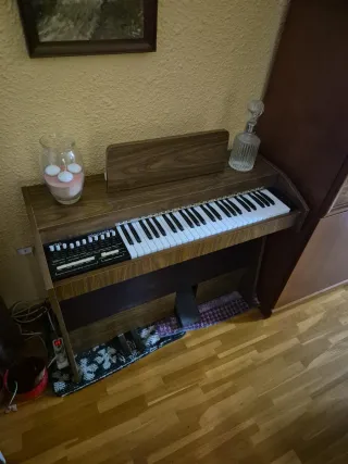 Piano vintage madera