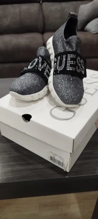 Zapatillas Guess niña plateadas talla 28