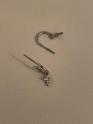 Pendientes aro plata cruz circonitas