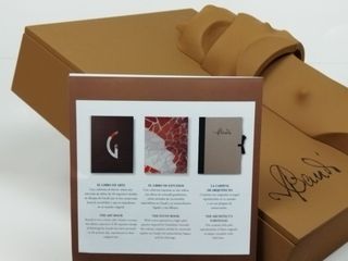 GAUDÍ EN PRIMER PLANO Ed. Artika (Barcelona)