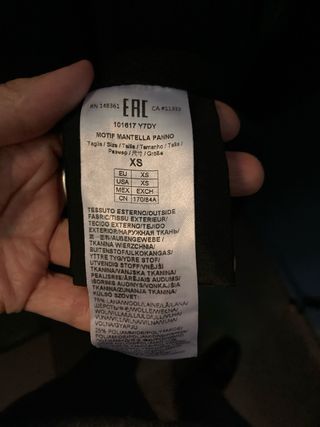 Abrigo capa Pinko negro talla XS pero equivale 38