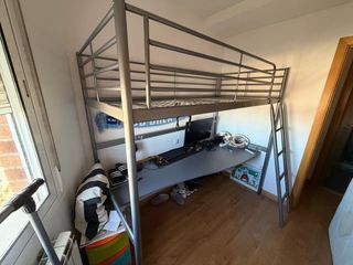 Cama alta IKEA SVARTA con escritorio