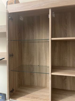 Vitrina de madera y cristal