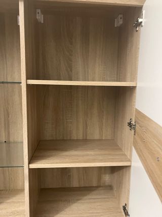 Vitrina de madera y cristal