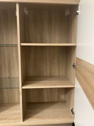 Vitrina de madera y cristal