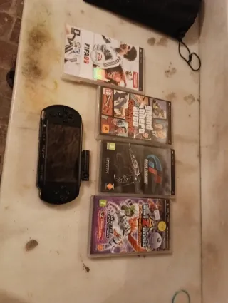 Consola Sony PSP Negra + 4 Juegos