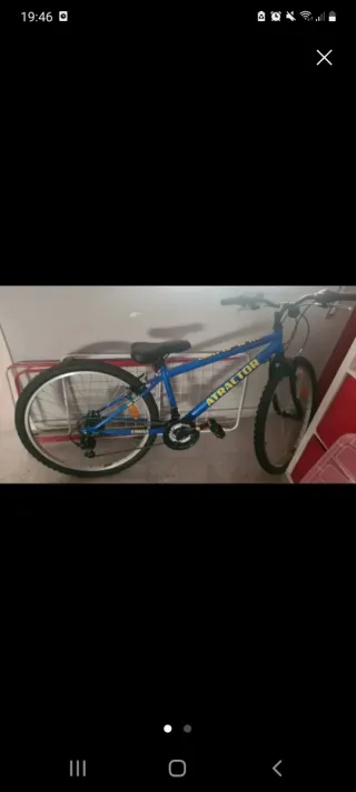 Bicicleta azul marca ATRACTOR