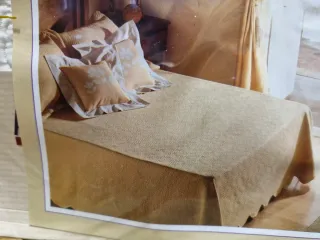 Colcha de cama beige