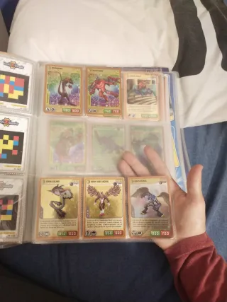 Álbum Invizimals casi completo