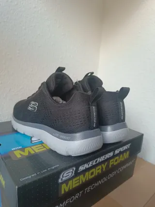 Skechers Summits Talla 40 Negro