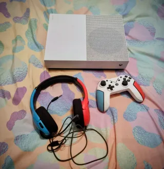 Xbox One S Blanca Casi Sin Uso.Auriculares y jueg
