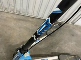 Patinete 2 apoyos azul.