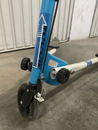 Patinete 2 apoyos azul.