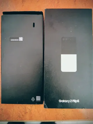 Samsung Galaxy Z Flip 5 bianco. Schermo interno rotto