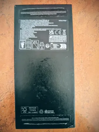 Samsung Galaxy Z Flip 5 bianco. Schermo interno rotto