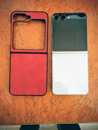 Samsung Galaxy Z Flip 5 bianco. Schermo interno rotto