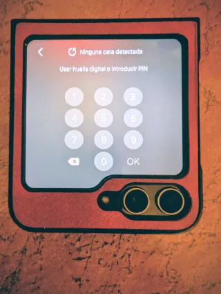 Samsung Galaxy Z Flip 5 bianco. Schermo interno rotto