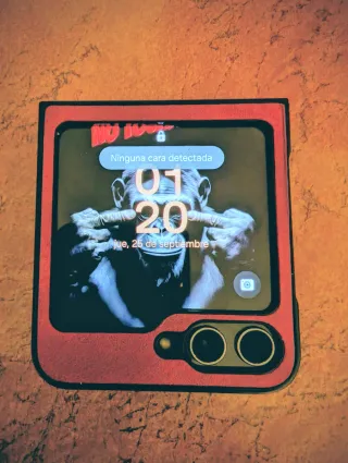 Samsung Galaxy Z Flip 5 bianco. Schermo interno rotto