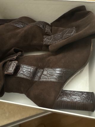 Botas de ante marrones con tacón