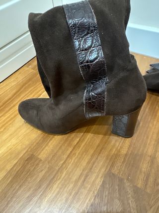 Botas de ante marrones con tacón